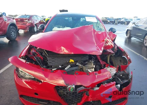 2022 Alfa Romeo Giulia Veloce Awd z USA, uszkodzony, nr VIN ZARFANBN8N7659770